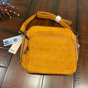 Lug Ranger NWT Amber Yellow